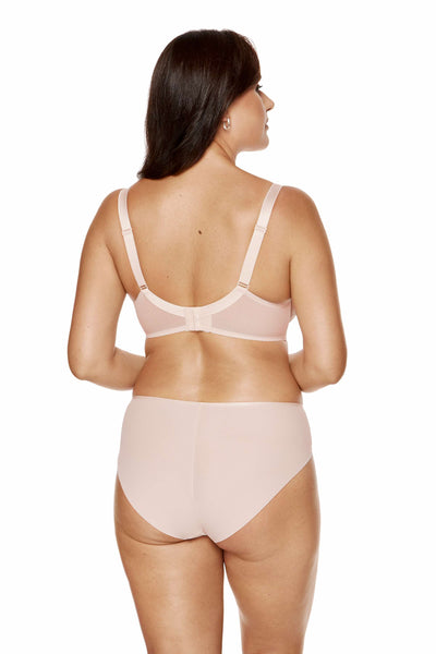 Femme beige panty and bra seen from behind, showing the plain back and bra hook closure.