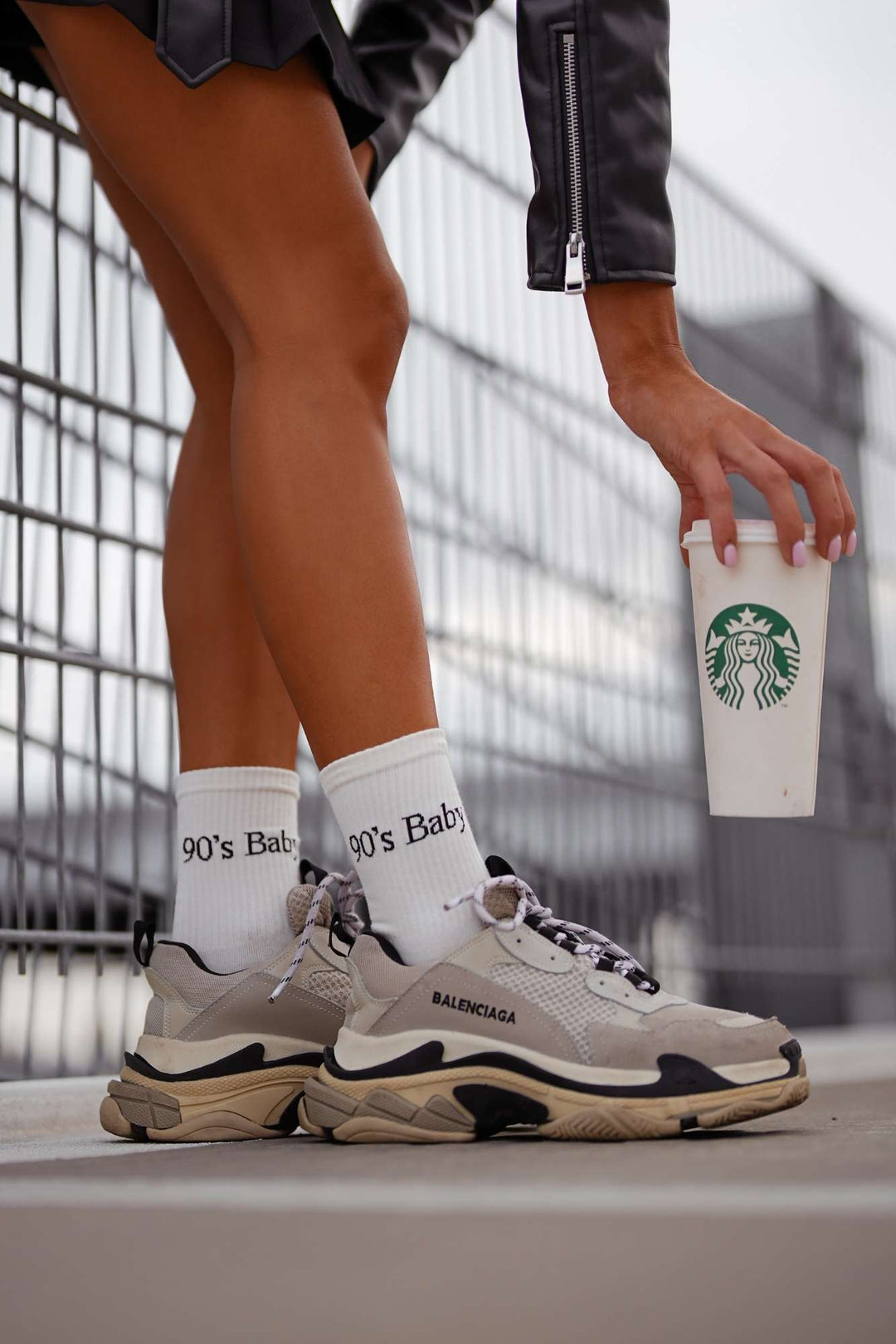 Ecru cotton socks with "90's Baby" text print – side view showing slogan and ankle fit
