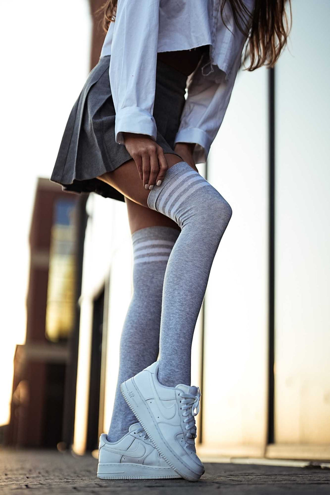 Melange and white cotton over-knee socks with striped welt – side view showing stripe detail and full length

