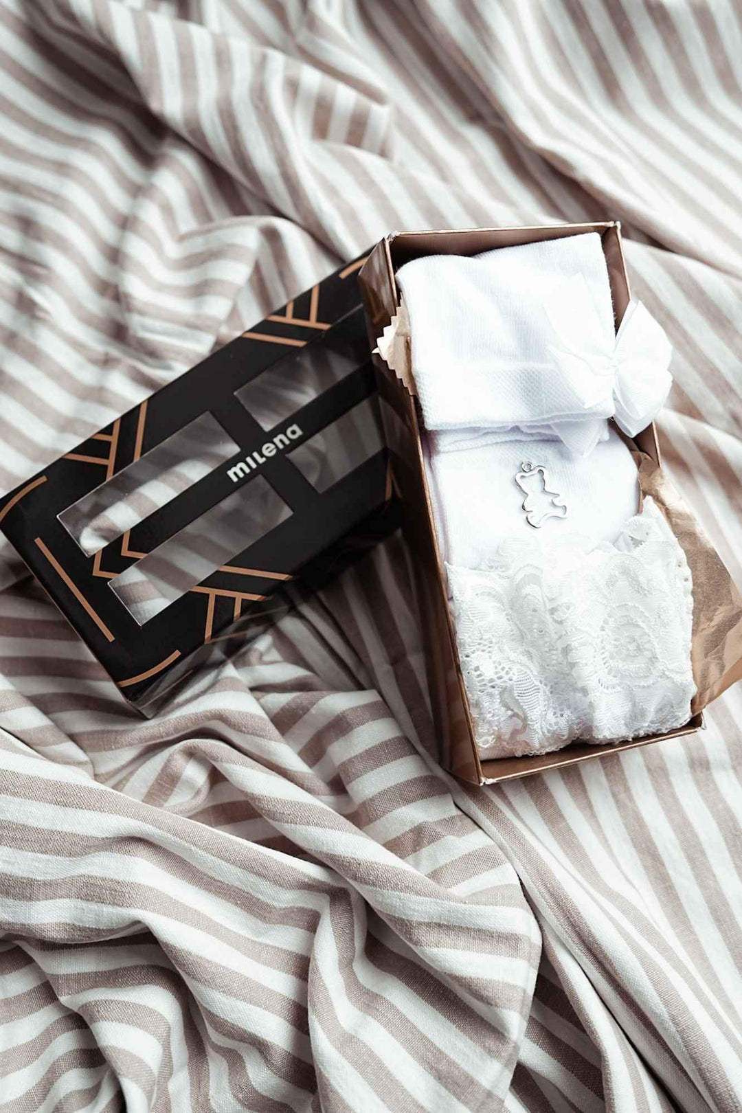 Women's exclusive white cotton sock gift set – front view of the full set presentation
