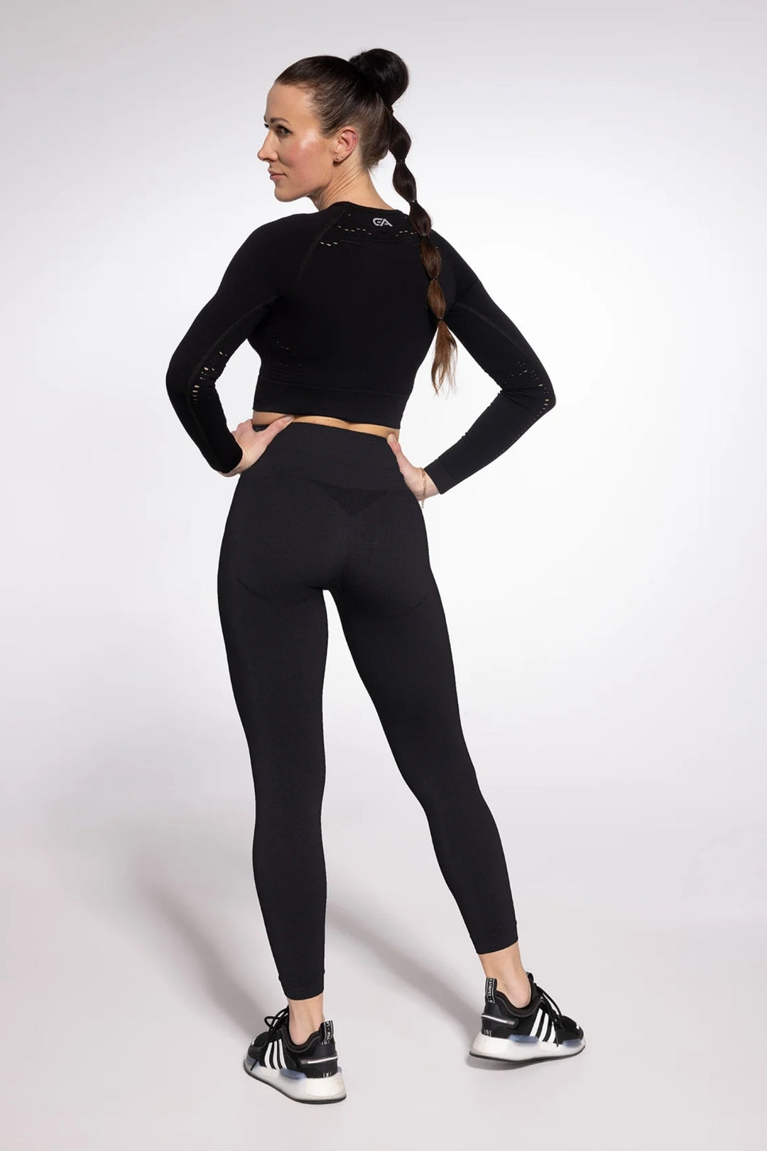 Back view of GATTA Active Seamless Leggings 01 melange graphite – seamless high waist construction
