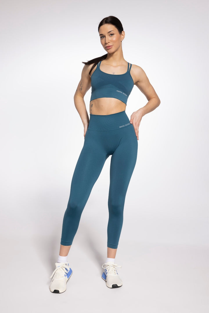 GATTA Active Seamless Leggings noble green – second front view, contouring ribbed design
