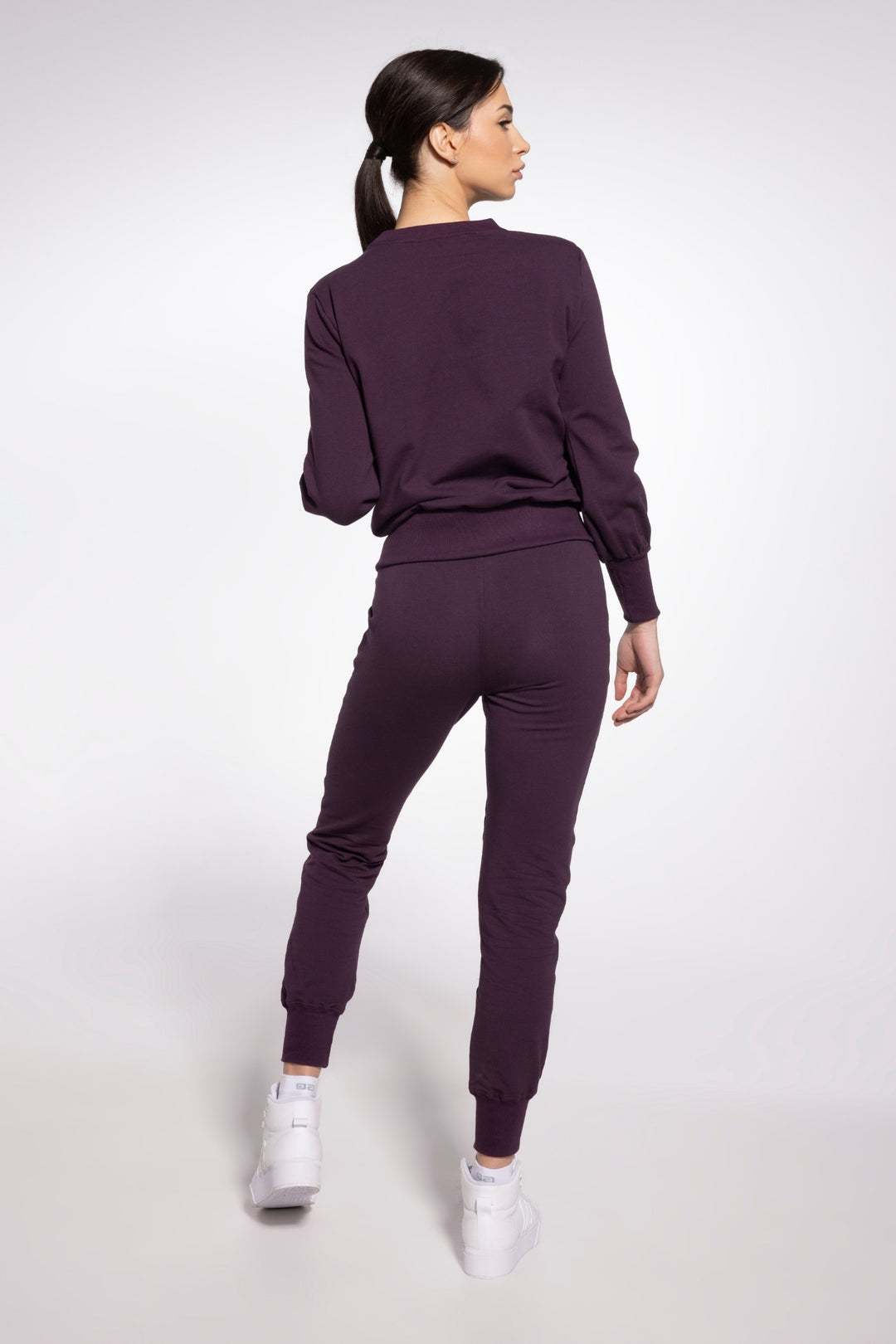 Blouse Sport Prugna – women's athletic blouse in purple, second back view