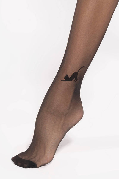 Close-up of the stretching black cat motif on the ankle of the Gatta Gatto sheer tights.