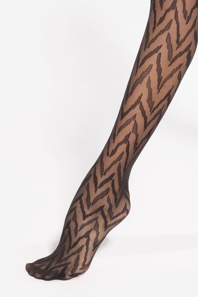 Tiger print leg detail on GATTA Tracy 20 DEN transparent black tights – close-up
