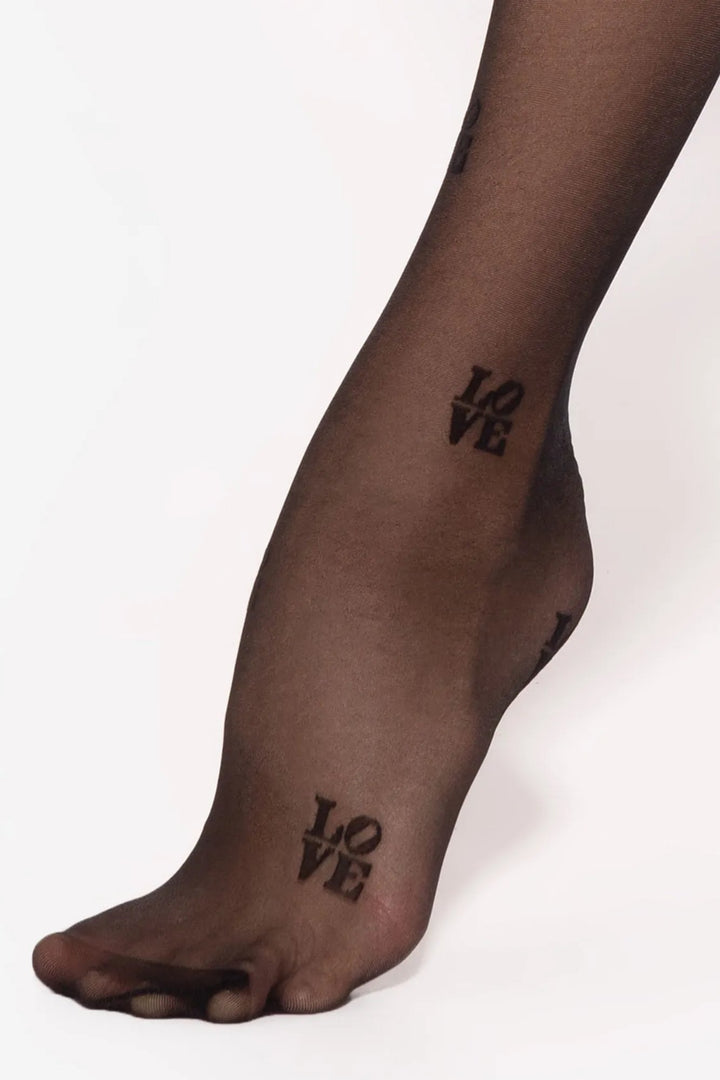 GATTA Lovely Patterned Tights 20 DEN in nero black – LOVE pattern detail at foot
