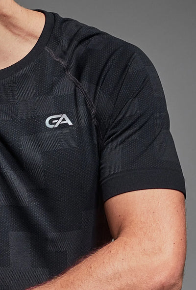 Black graphite Breeze T-shirt lifestyle front view, short sleeves
