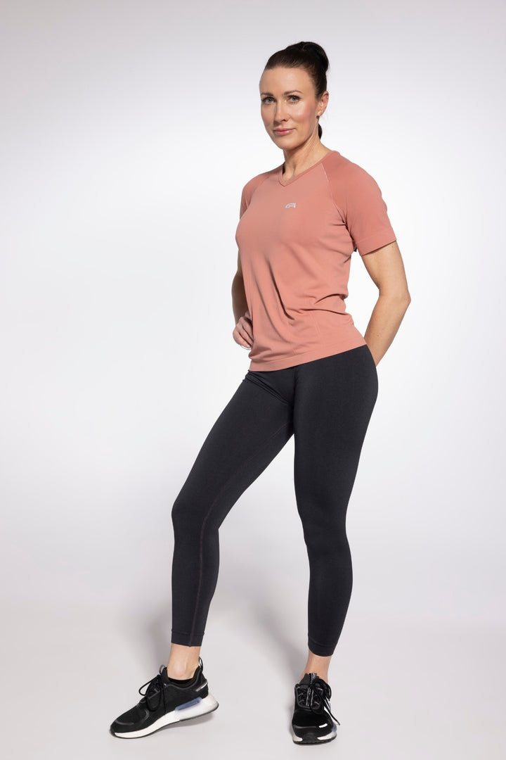 Living Coral quick-dry gym top front view, alternate angle

